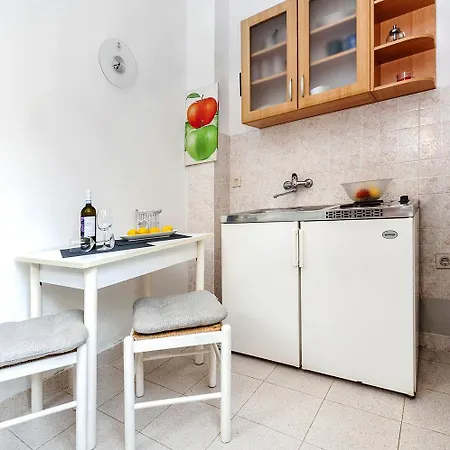 Beschauliches Studio-apartment Mit Mediterranem Garten - 10 Minuten Zum