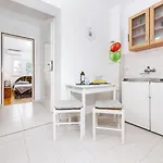 Beschauliches Studio-apartment Mit Mediterranem Garten - 10 Minuten Zum Apartmán *