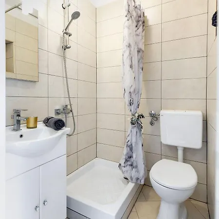 Beschauliches Studio-apartment Mit Mediterranem Garten - 10 Minuten Zum Rovinj