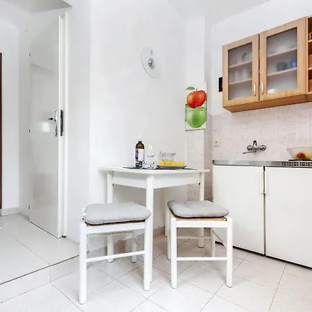 Beschauliches Studio-apartment Mit Mediterranem Garten - 10 Minuten Zum