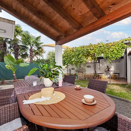 Apartmán Beschauliches Studio-apartment Mit Mediterranem Garten - 10 Minuten Zum Rovinj